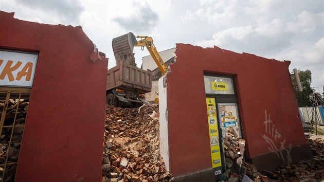 Na kiovatce ulic Velk Novosady, Kojetnsk a Komenskho nedaleko perovskho ndra a pivovaru probh demolice t dom, kter stoj v cest vstavb vnitnho prtahu mstem. Takzvan prpich by ml bt dokonen v roce 2021 a je jednm z opaten ke zlepen patn dopravn situace ve mst.