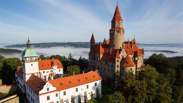 Účastníkům balonové fiesty startujícím od hradu Bouzova na Olomoucku se i letos naskytly úchvatné pohledy na památku a její okolí i krajinu.