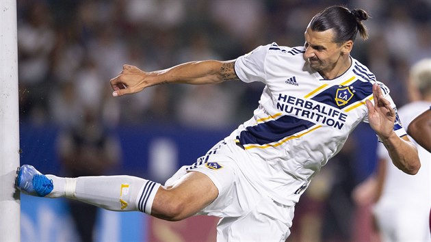 Zlatan Ibrahimovic z LA Galaxy si vylil zlost na brankov tyi.