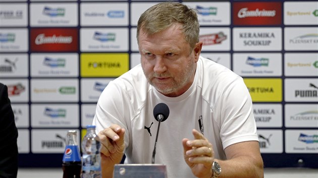Plzeňský trenér Pavel Vrba hovoří na tiskové konferenci před odvetným utkáním s Antverpami.