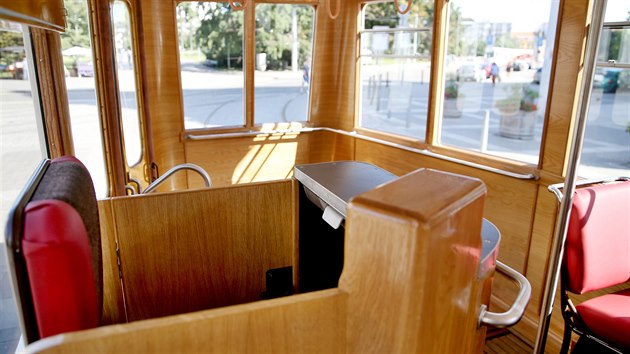 Nově zrekonstruovaná historická tramvaj 4MT přezdívaná Plecháč.