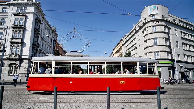 Nově zrekonstruovaná historická tramvaj 4MT přezdívaná Plecháč.