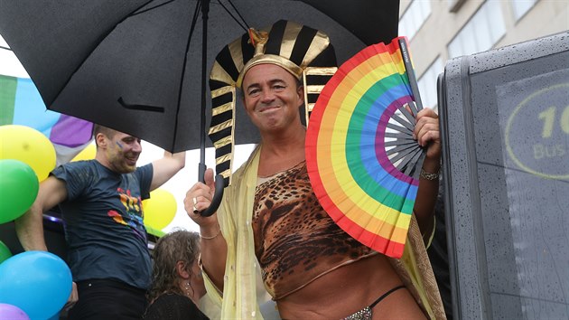 Účastník průvodu Prague Pride (10. srpna 2019).