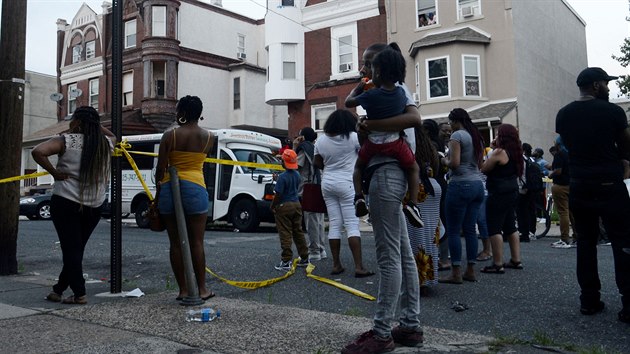 Pihlejc na ulici pobl msta inu. Filadelfie, USA. (14. srpna 2019)