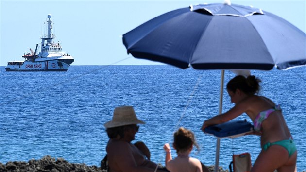 Itálie povolila vylodění 27 nezletilých migrantů bez doprovodu z lodi španělské nevládní organizace Proactiva Open Arms. (17. srpna 2019)
