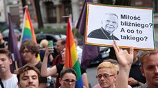 Demonstranti ve Varav poadují odvolání arcibiskupa Marka Jedraszewského,...