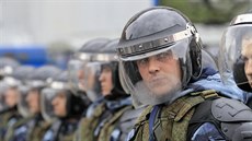 Policisté v Moskv dohlíejí na protesty kvli volbám. (10. srpna 2019)