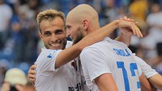 Ostravští útočníci Nemanja Kuzmanovič (vlevo) a Tomáš Smola se radují z gólu do...