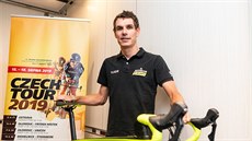 Jihoafrian Daryl Impey z týmu Mitchelton-Scott pózuje bhem tiskové konference...