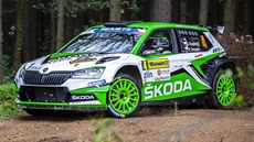 eská posádka Jan Kopecký a Pavel Dresler projídí tratí Barum rallye.