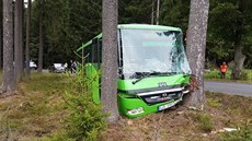 Na silnici tetí tídy mezi árem nad Sázavou a obcí Jámy sjel autobus mimo...