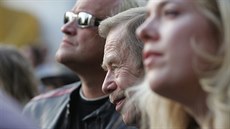 Michael Kocáb, Václav Havel a Nina Veškrnová při Open Air Festivalu v Trutnově...