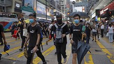 V Hongkongku se v sobotu sešli prodemokratičtí demonstranti i stoupenci místní...