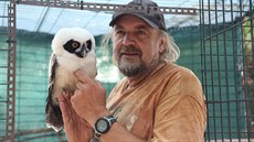 V ernovickém Ptaím centru se estapadesátiletý ornitolog Zdenk Macha stará...