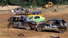 V areálu bývalé pískovny v Mohelnici se uskutenily demoliní závody autovrak.