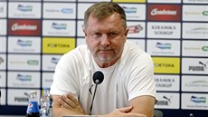 Plzeský trenér Pavel Vrba hovoí na tiskové konferenci ped odvetným utkáním s...