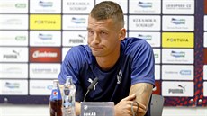 Plze�ský obránce Luká� Hejda hovo�í na tiskové konferenci p�ed odvetným utkáním...