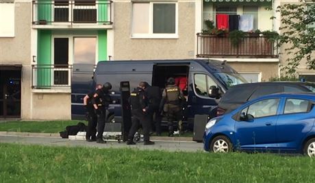 Zásah policie na Moravském Pedmstí, kde mu vyhrooval se zbraní
