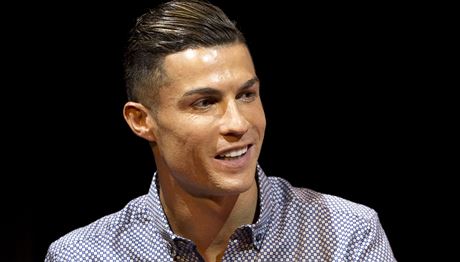 Cristiano Ronaldo v televizním debat pár dn ped startem nového roníku...