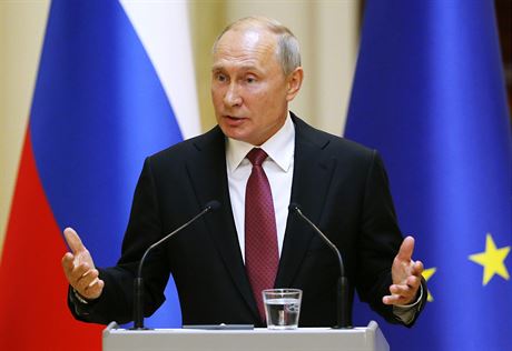 Ruský prezident Vladimir Putin mluví pi návtv Finska na tiskové konferenci...