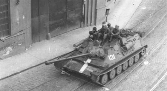 Tanky v ulicích zabily v lidech naději, že Československo může být demokratickou zemí. Lidé je nenáviděli a například polským dělnicím je doporučovali jako dopravní prostředek místo MHD.