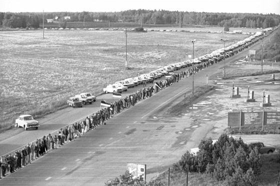 Tm dva miliony Litevc, Estonc a Loty 23. srpna 1989 utvoily lidsk...