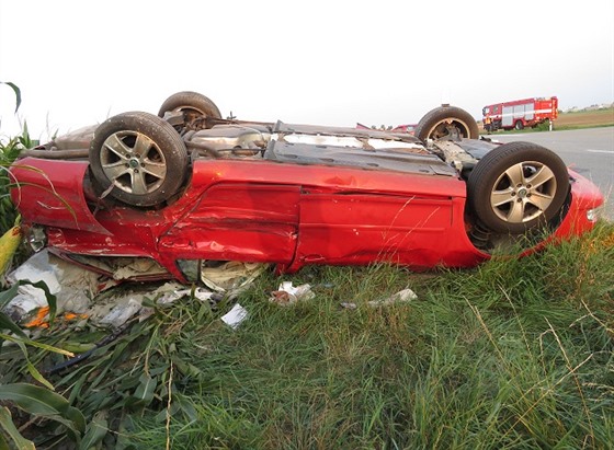 Auto se při nehodě u Olbramovic otočilo na střechu, tři cestující v něm byli...
