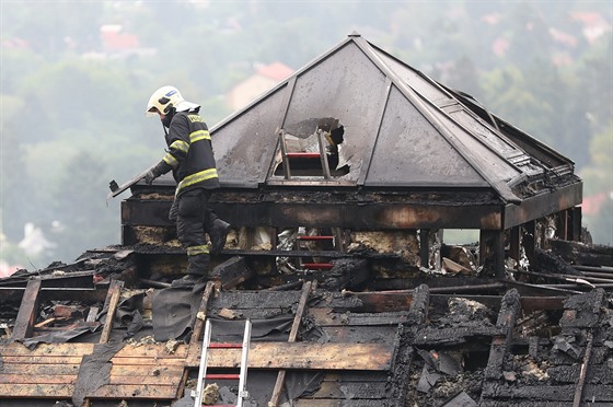 Vilu v ernoicích, kterou vlastnil miliardá Radovan Krejí, zasáhl poár....