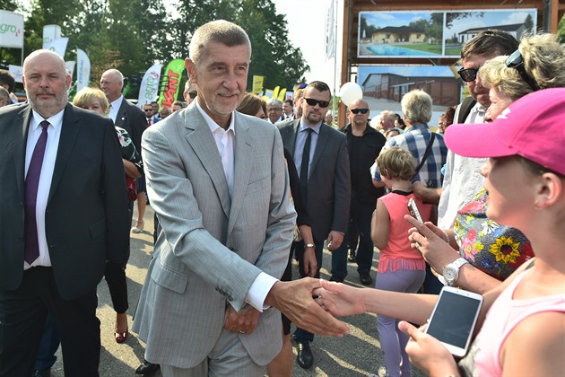 Zemědělci mají téměř sklizeno, Babiš se zúčastnil dožínkového pochodu