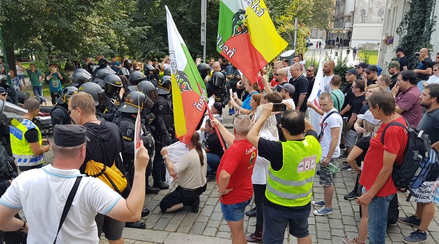 Pochod gay a leseb Pilsen Pride 2019 naruili jeho odprci (24. srpna 2019)