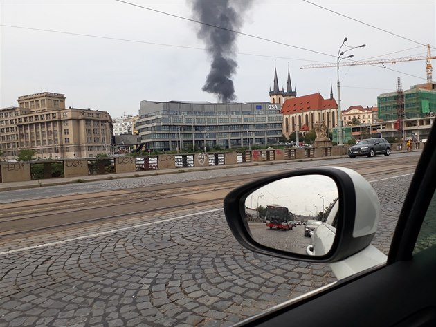 Poár obchodního centra Letná z Hlávkova mostu