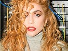 Zpvaka Lady Gaga je královnou pevlek, makeupu i úes. Zpravidla se drí...