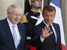 Macron a Johnson po ukonení schzky v Elysee palace. (22. srpna 2019)