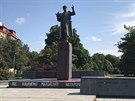 Neznm vandal poniil podstavec sochy marla Konva v Praze