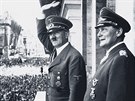 Adolf Hitler a Hermann Göring bhem vojenské pehlídky v Berlín