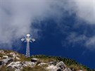 elezný kí na vrcholu Giewontu v polských Tatrách