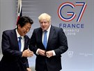 Japonský premiér Shinzo Abe se svým brtiským protjkem Borisem Johnsonem na...