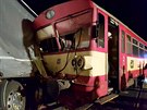 P�i sr�ce osobn�ho vlaku a n�kladn�ho auta na okraji T�emo�nice utrp�l...