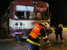 P�i sr�ce osobn�ho vlaku a n�kladn�ho auta na okraji T�emo�nice utrp�l...