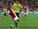 Slávista Vladimír Coufal v odvet play off Ligy mistr proti Klui padá v...