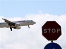 Airbus A320-200 spolenosti Iberia pi pistání v Barcelon (24. 7. 2018)