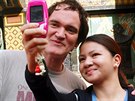 Režisér Tarantino neodmítá své fanynky, které požádají o selfie.