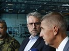 Premiér Andrej Babi a ministr obrany Lubomír Metnar na návtv vojenské...