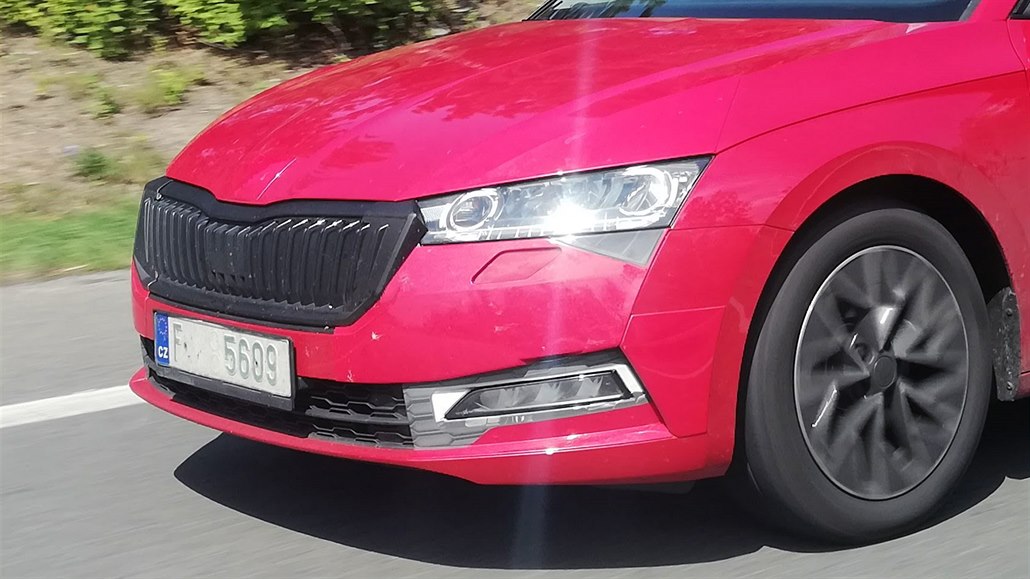 Nová Škoda Octavia v plné parádě. Prototypy trénují v Česku