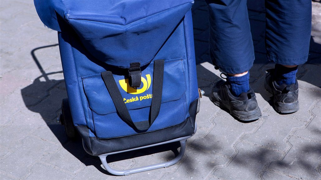 Pošťáci si polepší. Zaměstnanci podniku dostanou od dubna tisícovku navíc
