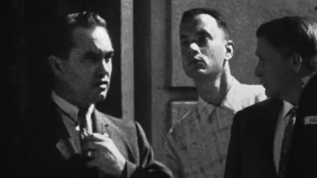 Před černochy bránil alabamský guvernér Wallace školy vlastním tělem