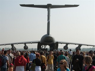 Americký letoun C-5 Galaxy na Dnech NATO v Ostravě v roce 2009
