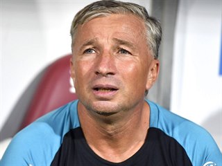 Dan Petrescu, trenér CFR Kluž, během kvalifikace o Ligu mistrů.