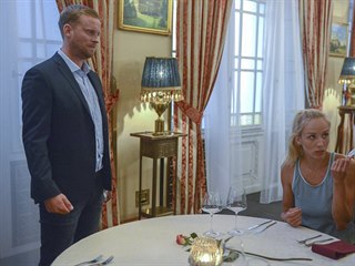 Jakub Prachař a Petra Hřebíčková ve filmu Přes prsty