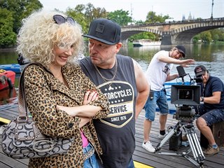 Jana Plodková a Marek Taclík při natáčení filmu Bábovky